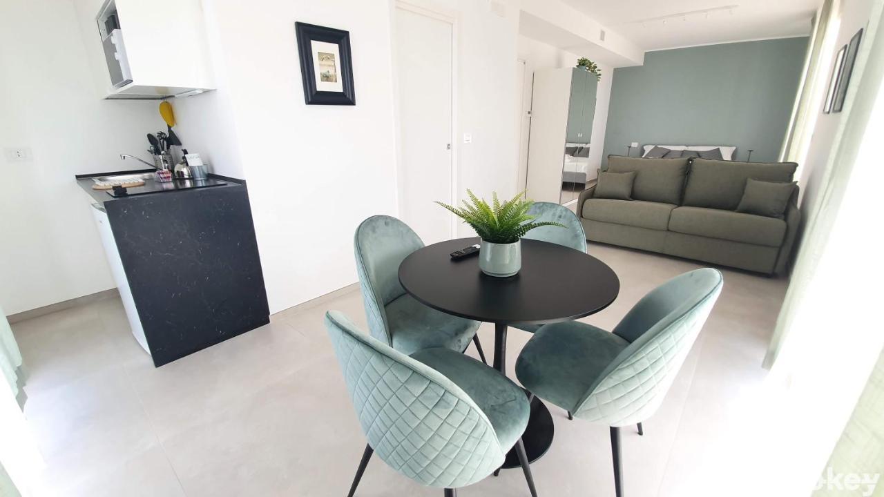 Villa Mediterranea Apartments - Seaview, Pool & Garden บารี ภายนอก รูปภาพ